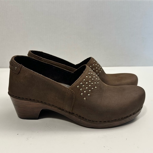 Dansko Women’s Mavis Milled Nubuck Studded Slip On Clog Size EU 37 - US 6.5/7.0 - Picture 3 of 14